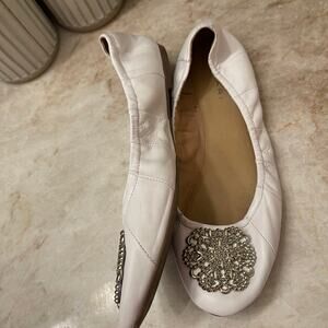 Tahari Venture” Ballet flats. White Sz 9-1/2